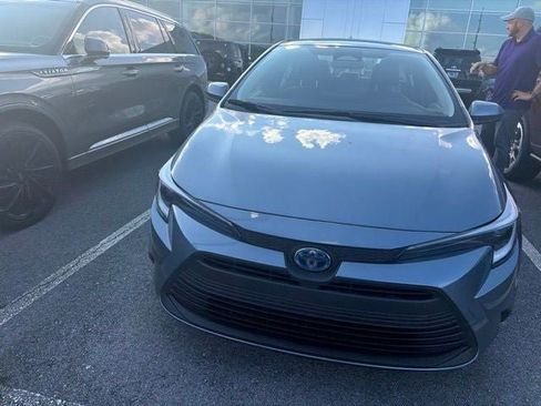 Used 2025 Toyota Corolla LE FWD image 6