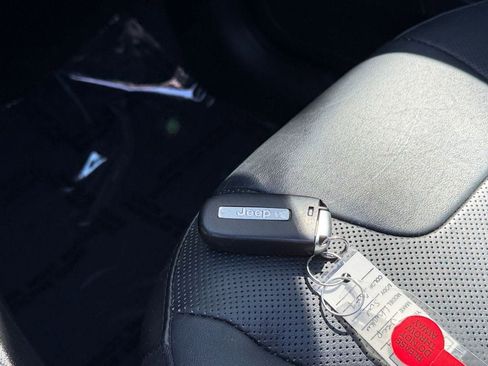 Used 2019 Jeep Cherokee Limited image 30