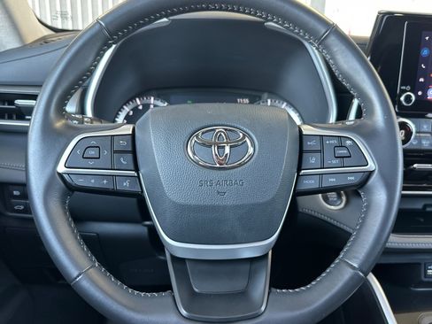 Certified 2024 Toyota Highlander XLE AWD/4WD image 23