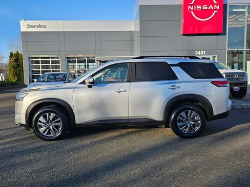 Certified 2024 Nissan Pathfinder SV w/ SV Premium Package image 8