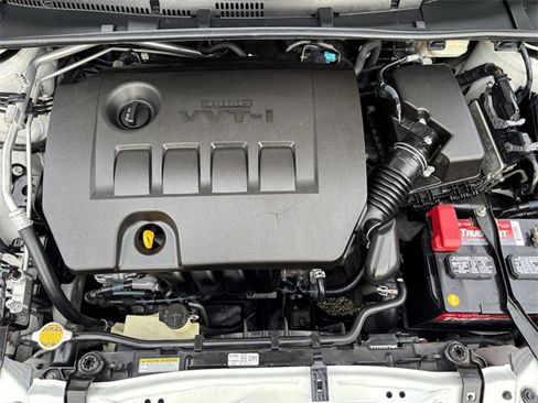 Used 2017 Toyota Corolla LE image 23