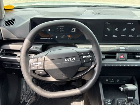 Used 2025 Kia K4 LXS image 16