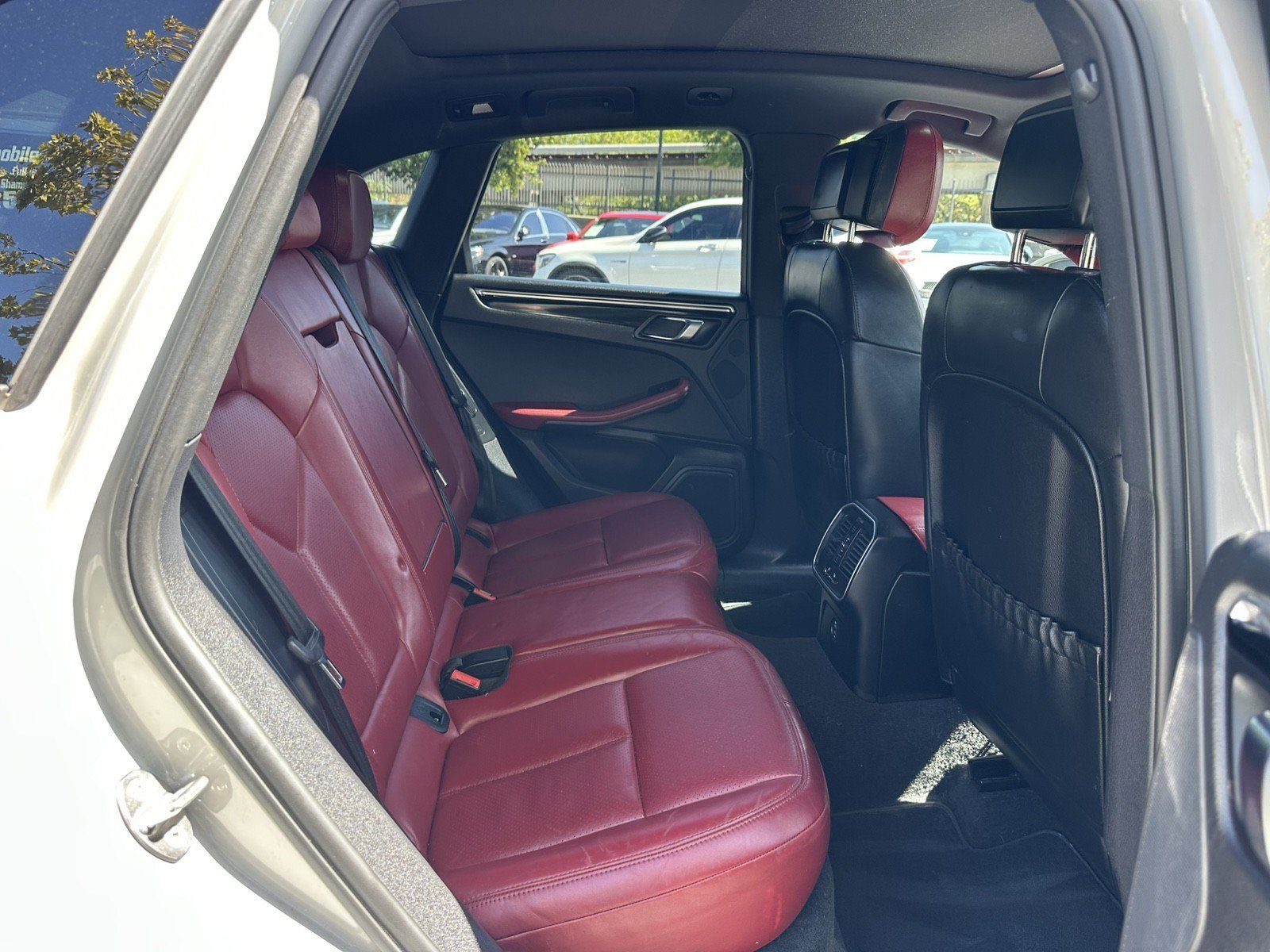 Used 2023 Porsche Macan AWD/4WD image 21
