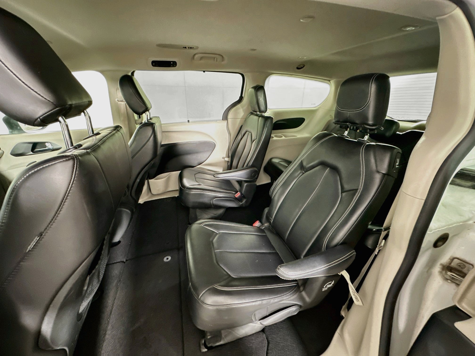 Used 2023 Chrysler Pacifica Touring-L FWD image 26