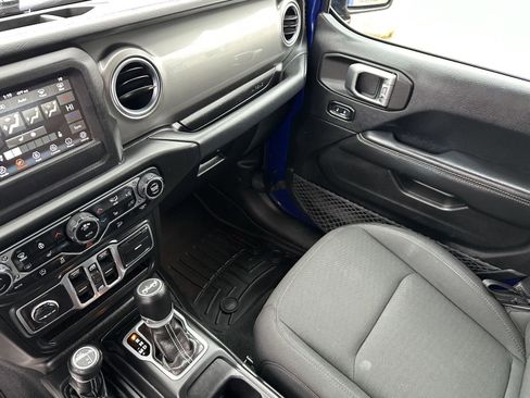 Used 2018 Jeep Wrangler Unlimited Sahara w/ Cold Weather Group image 35