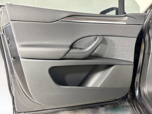 Used 2025 Tesla Model X Base image 22