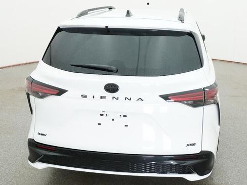 New 2026 Toyota Sienna XSE FWD image 7