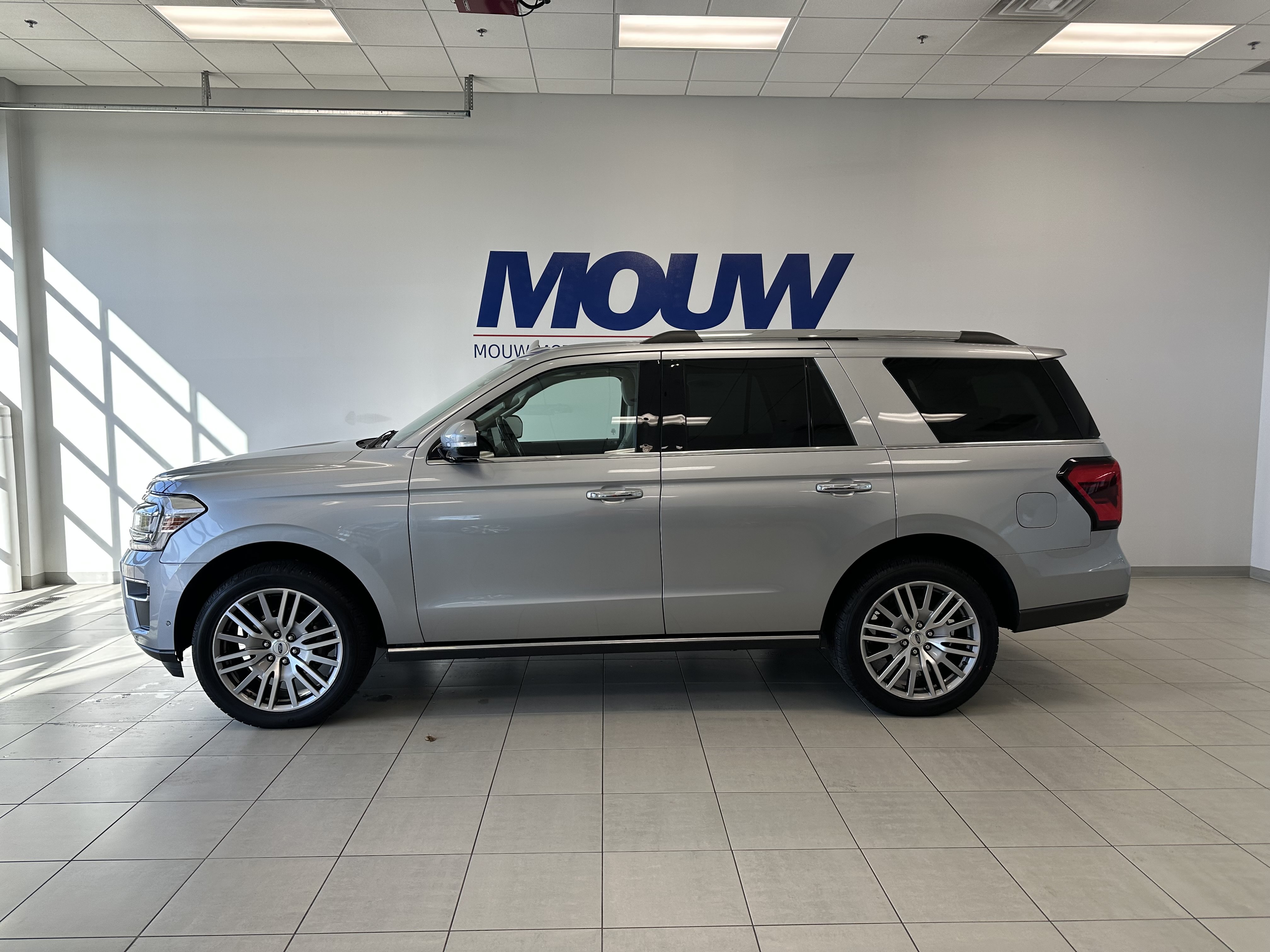 Used 2022 Ford Expedition Limited AWD/4WD image 1