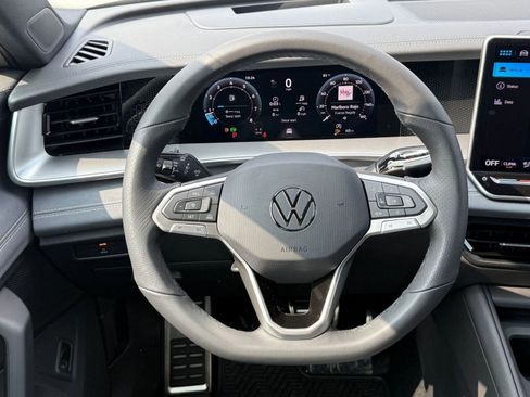 New 2026 Volkswagen Tiguan SE R-Line image 15