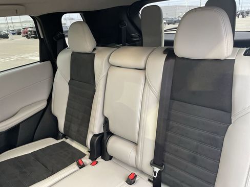 Used 2025 Mitsubishi Outlander SE image 38