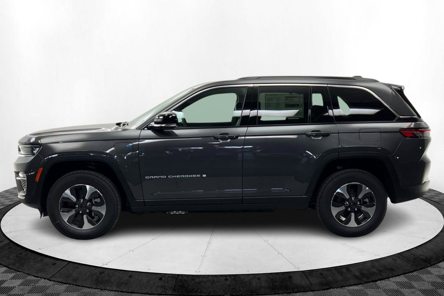 New 2024 Jeep Grand Cherokee Limited 4xe w/ Luxury Tech Group II AWD/4WD image 2
