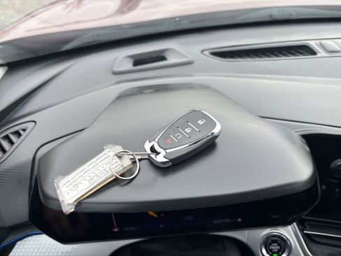 Used 2025 Chevrolet Trax LT w/ LT Convenience Package image 21