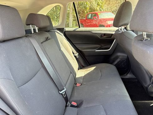 Used 2019 Toyota RAV4 LE image 27
