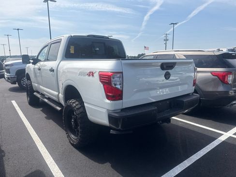 Used 2019 Nissan Titan SV w/ SV Convenience Package AWD/4WD image 4