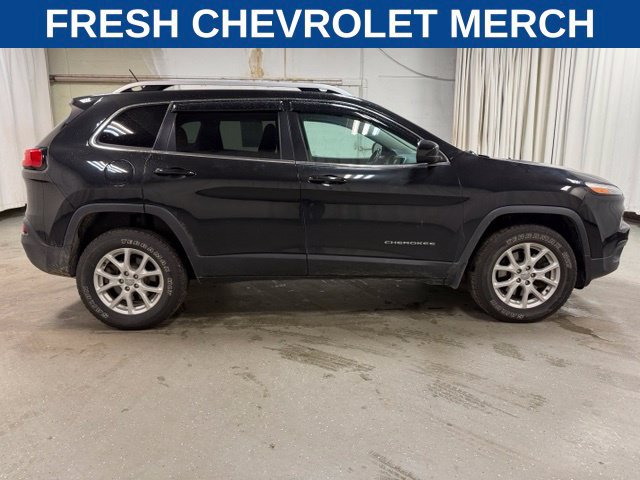 Used 2015 Jeep Cherokee Latitude w/ Cold Weather Group AWD/4WD image 3