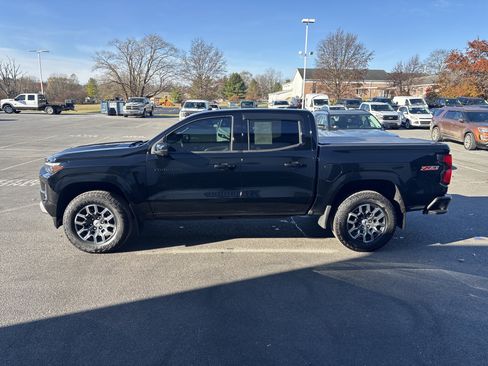 Used 2024 Chevrolet Colorado Z71 w/ Z71 Convenience Package 2 image 7