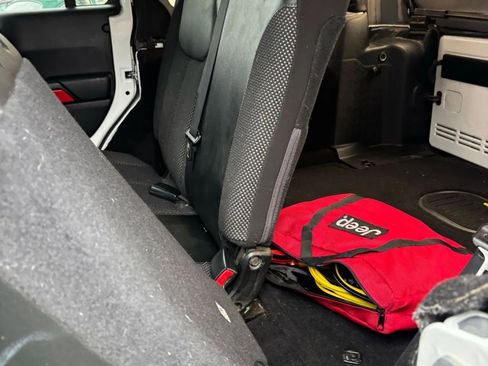 Used 2016 Jeep Wrangler Unlimited Sahara image 43