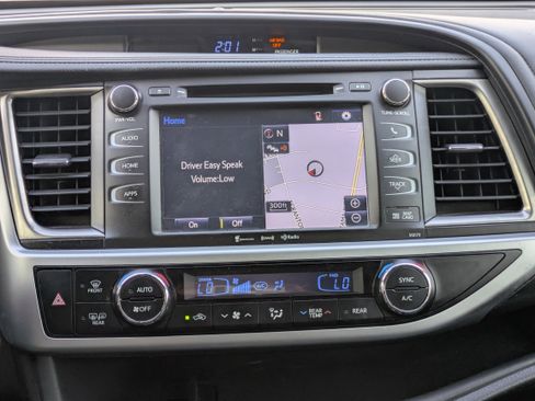 Used 2018 Toyota Highlander SE image 5