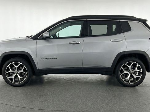 Used 2025 Jeep Compass Limited image 5