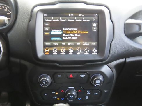Used 2018 Jeep Renegade Latitude w/ UConnect 8.4 Nav Group FWD image 42