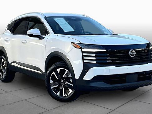 Certified 2025 Nissan Kicks SR FWD image 3