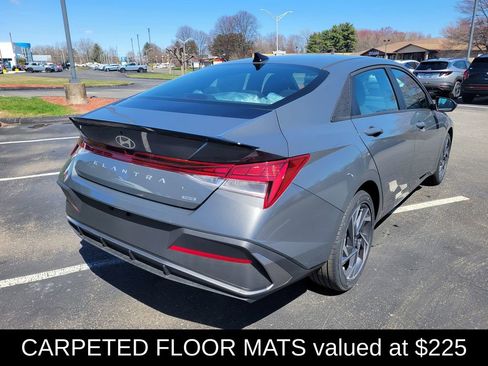 Used 2025 Hyundai Elantra SEL image 3