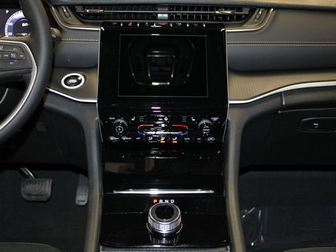 New 2025 Jeep Grand Cherokee L Altitude image 13