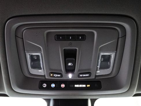 Used 2021 Chevrolet Silverado 1500 LTZ image 34