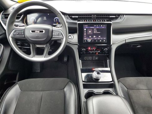 Used 2023 Jeep Grand Cherokee L Laredo image 26