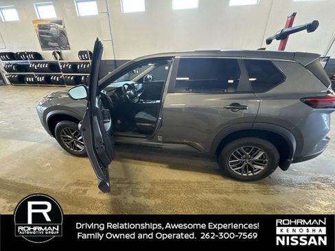 Used 2025 Nissan Rogue S image 4