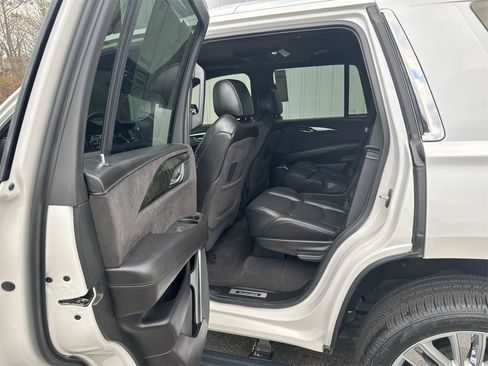 Used 2020 Cadillac Escalade Platinum image 29