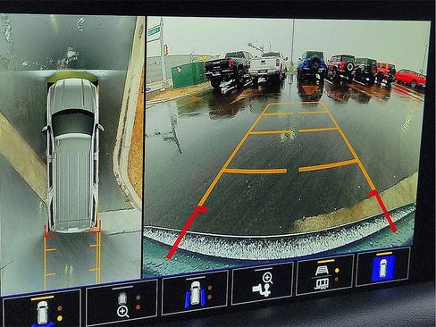 Used 2022 GMC Yukon SLT w/ SLT Premium Package image 18