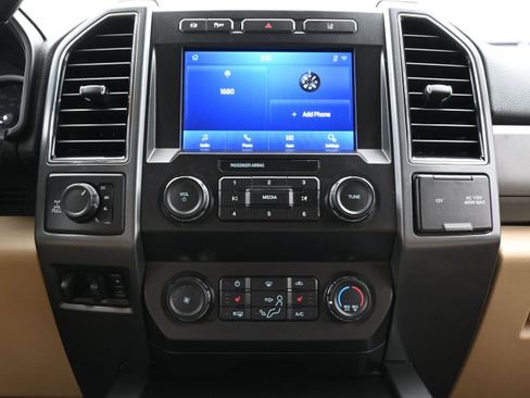 Used 2020 Ford F250 XLT w/ XLT Premium Package AWD/4WD image 17