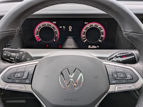 Used 2025 Volkswagen Tiguan SE R-Line image 20