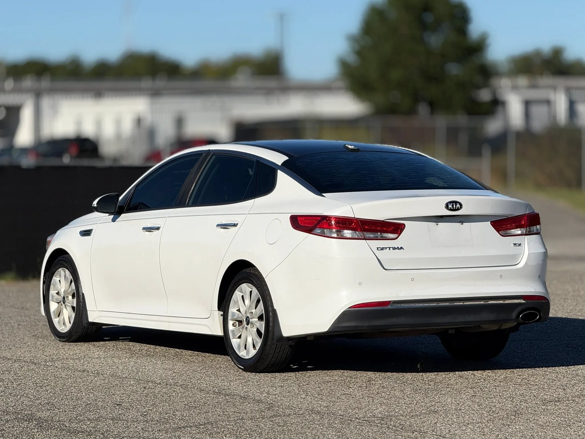 Used 2016 Kia Optima EX w/ Option Group 040 FWD image 10