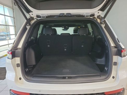 Used 2023 Jeep Grand Cherokee Altitude image 11