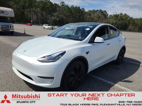 Used 2023 Tesla Model Y Long Range image 1