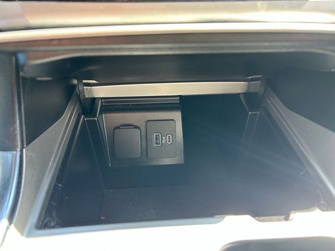 Used 2022 Ford Explorer XLT w/ Equipment Group 202A image 30