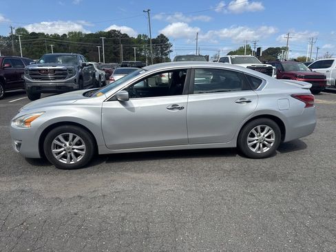 Used 2014 Nissan Altima 2.5 S w/ Sport Value Package image 4