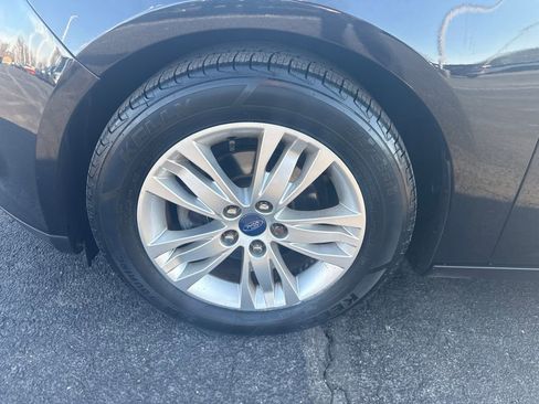 Used 2012 Ford Focus SEL w/ SEL/Titanium Winter Pkg image 18