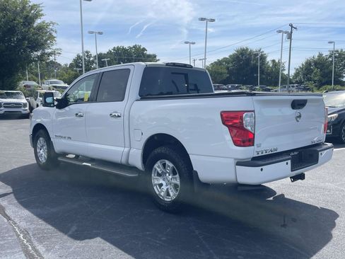Used 2018 Nissan Titan SV w/ SV Convenience Package AWD/4WD image 5