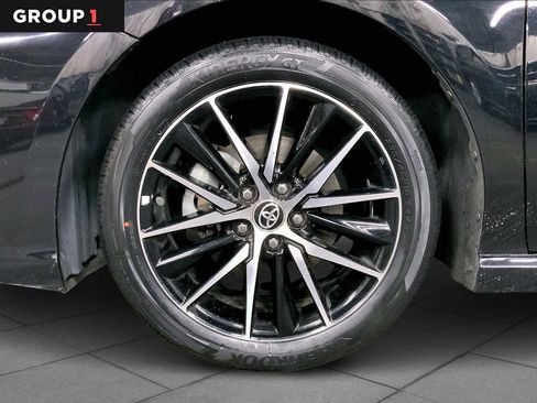 Used 2021 Toyota Camry SE w/ Cold Weather Package image 10