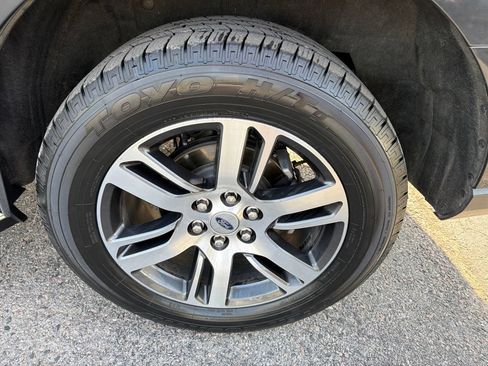 Used 2022 Ford Expedition XLT RWD image 11