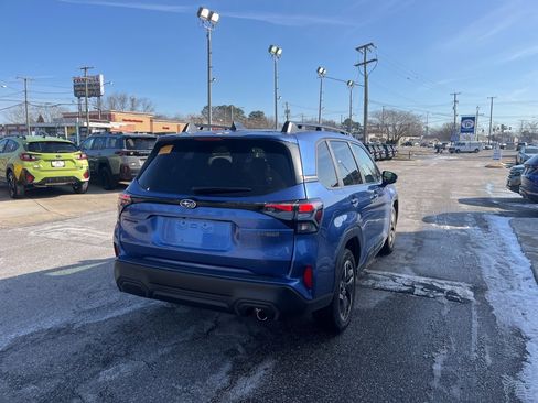 Used 2025 Subaru Forester Limited w/ Popular Package image 4