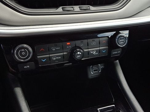 Certified 2025 Jeep Compass Limited AWD/4WD image 15