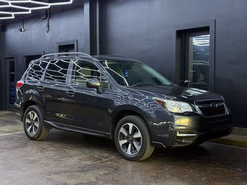 Used 2018 Subaru Forester 2.5i Premium w/ All-Weather Package AWD/4WD image 11