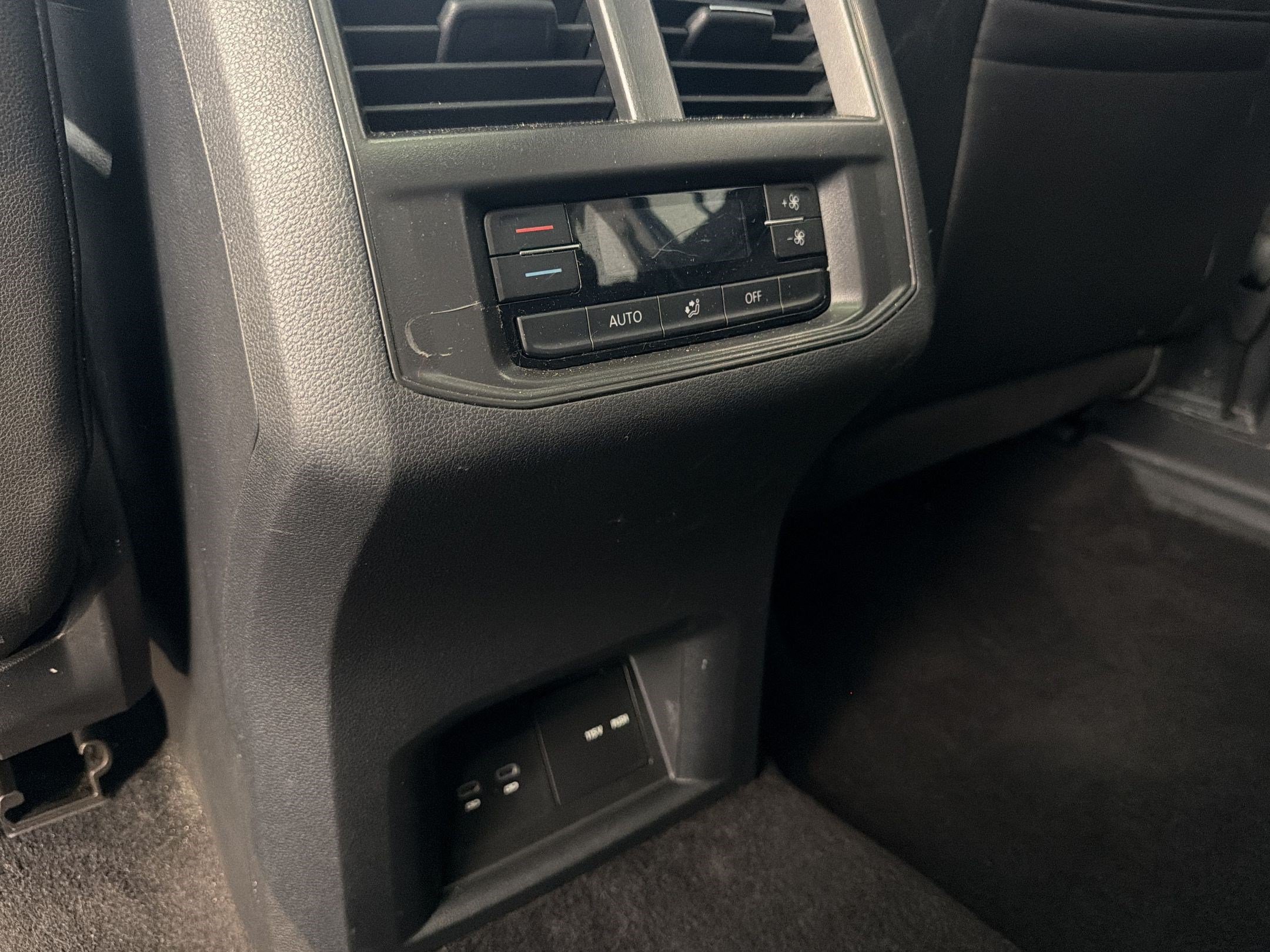Used 2023 Volkswagen Atlas SEL R-Line AWD/4WD image 35