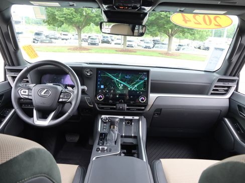 Used 2024 Lexus GX 550 AWD/4WD image 16
