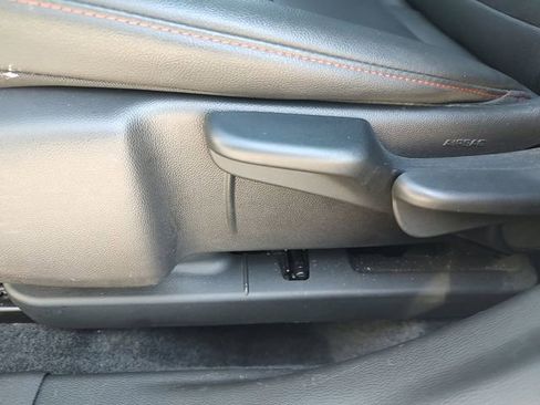 Used 2025 Chevrolet Trax RS w/ Sunroof Package FWD image 27