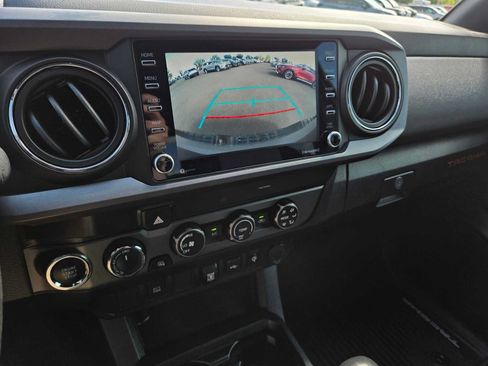 Used 2020 Toyota Tacoma TRD Off-Road AWD/4WD image 31